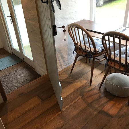 Tiny Cosy Snug Apartman Manorowen Kültér fotó