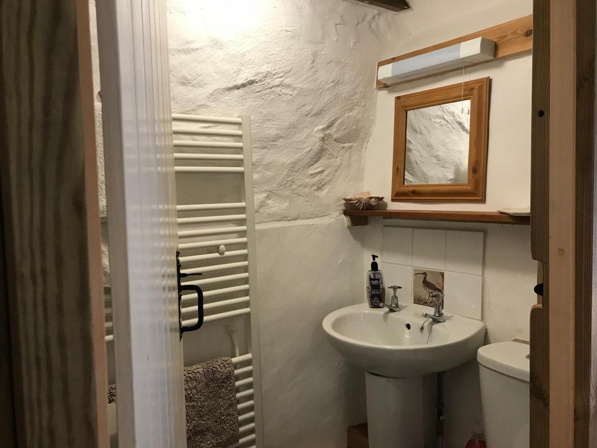 Tiny Cosy Snug Apartman Manorowen Kültér fotó