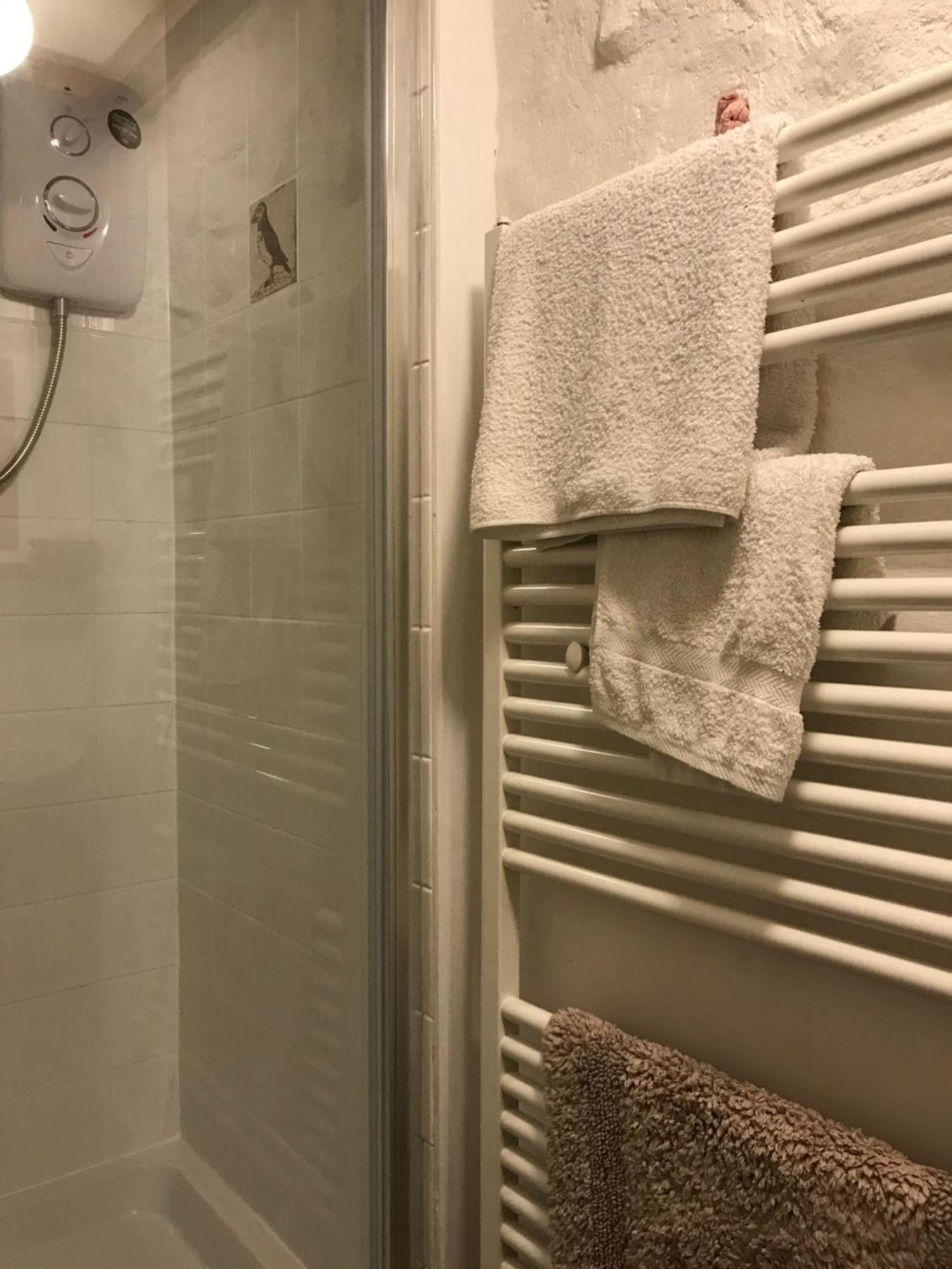 Tiny Cosy Snug Apartman Manorowen Kültér fotó
