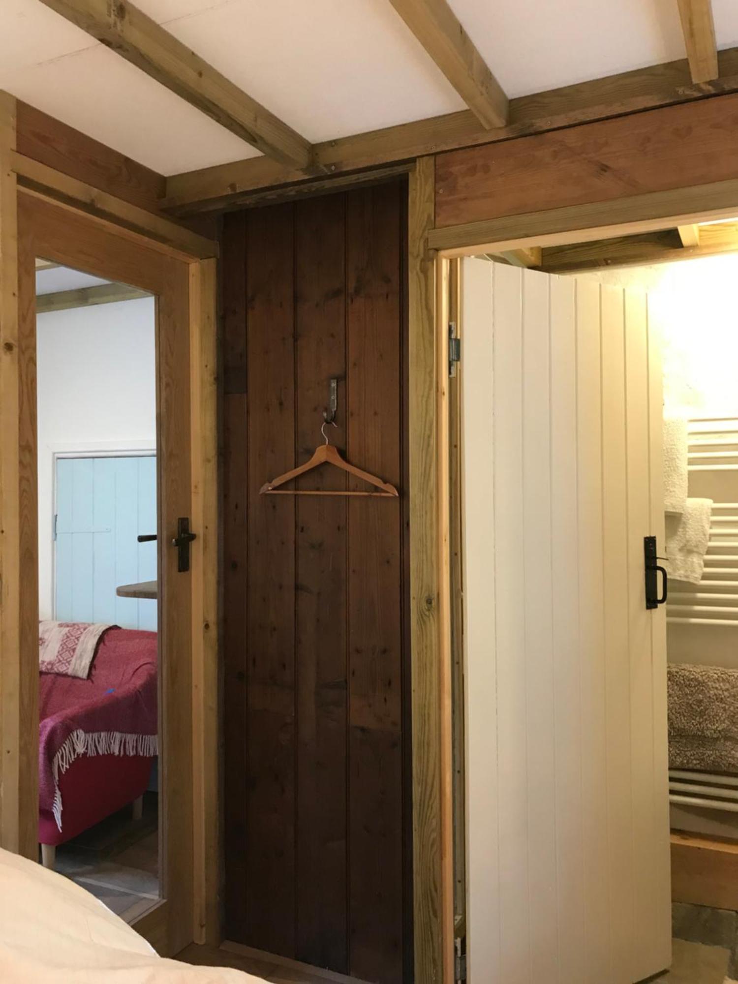 Tiny Cosy Snug Apartman Manorowen Kültér fotó